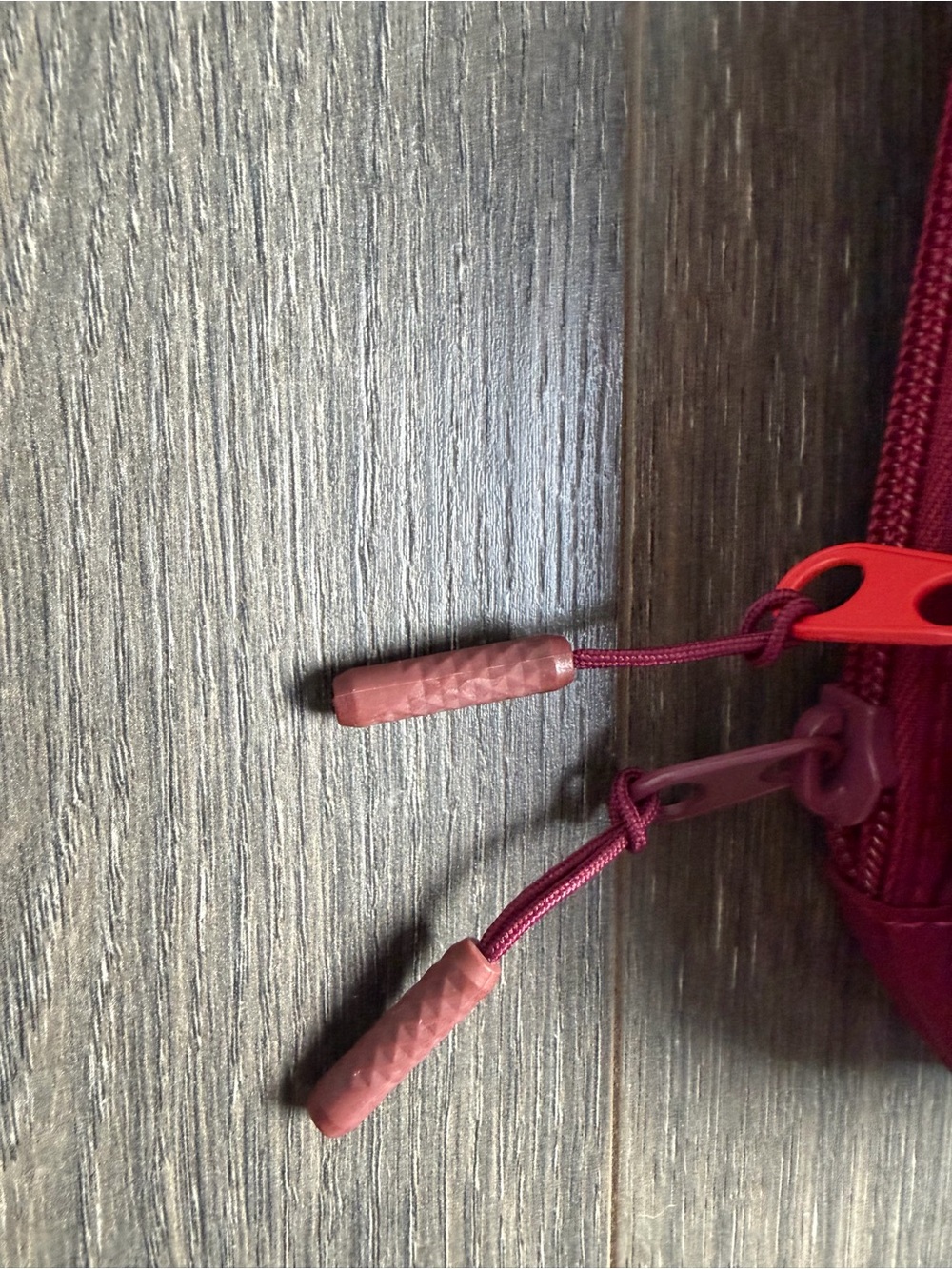 Peloton Crossbody Bag Burgundy Red Adjustable Strap Like New Condition Gym - Picture 8 of 9